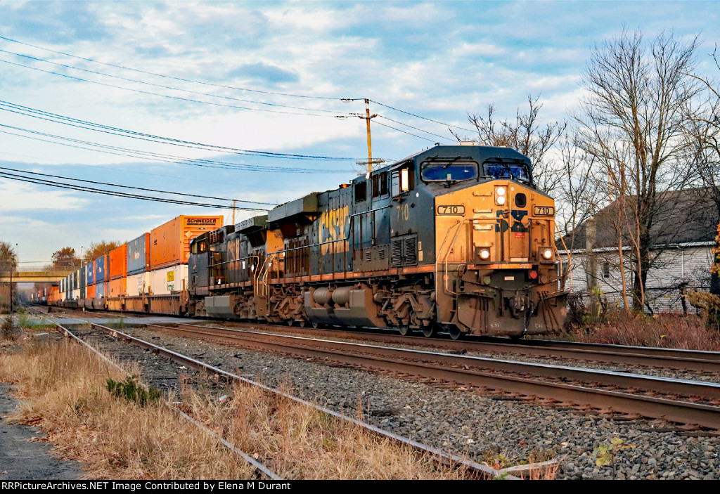 CSX 710 on I-157